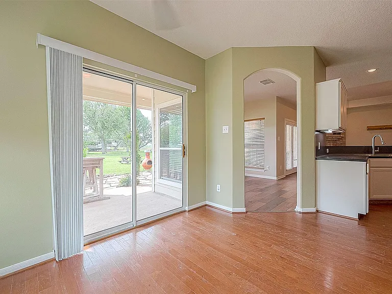 14403 Vlasta St — Photo 18