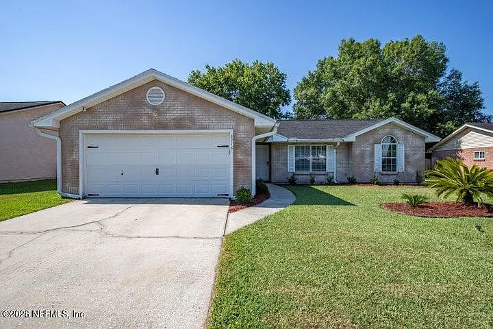3 bed, 2.0 bath, 1215 sqft, $1,810 — Photo 1