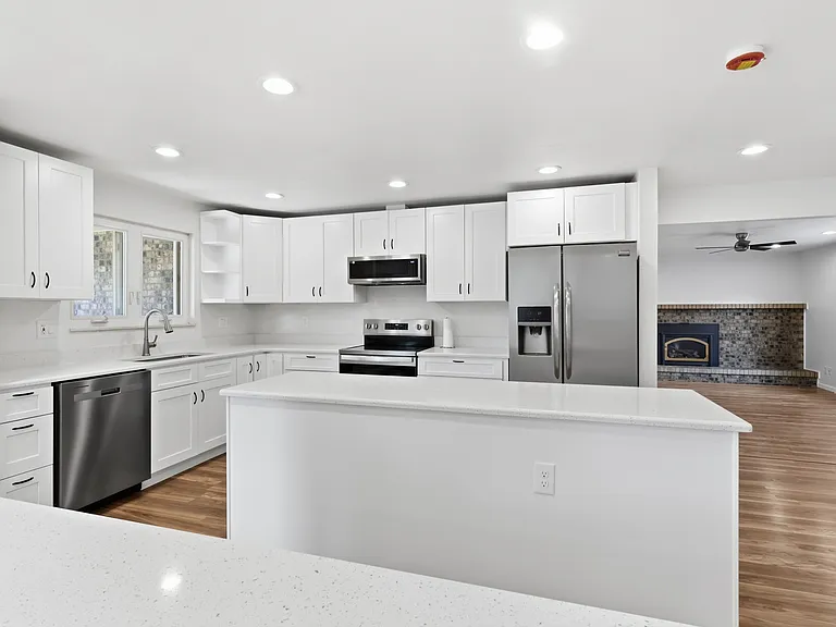 122 Helena Cir — Photo 12