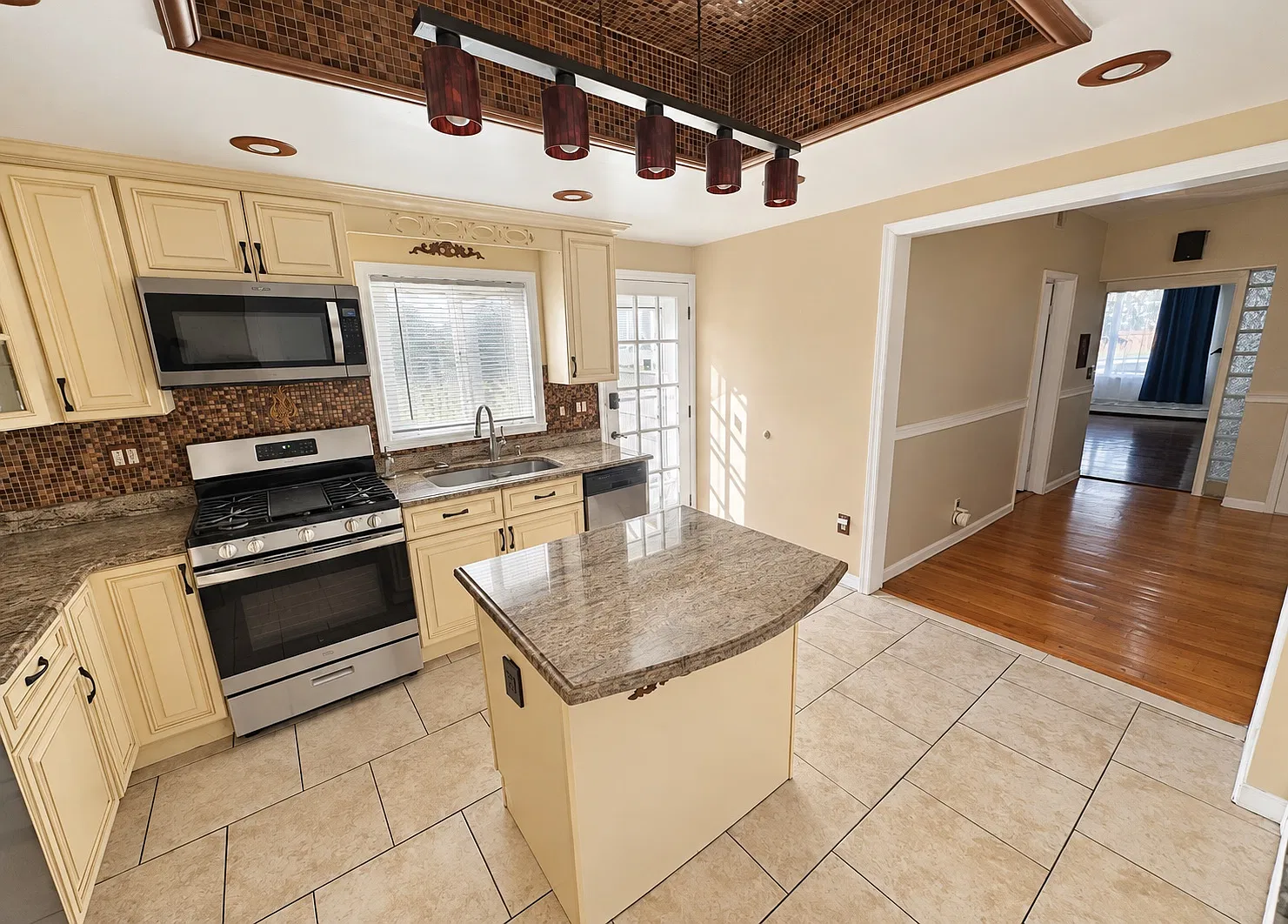 79 Francisco Ave — Photo 3