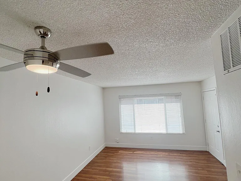 2515 V St #7 — Photo 14