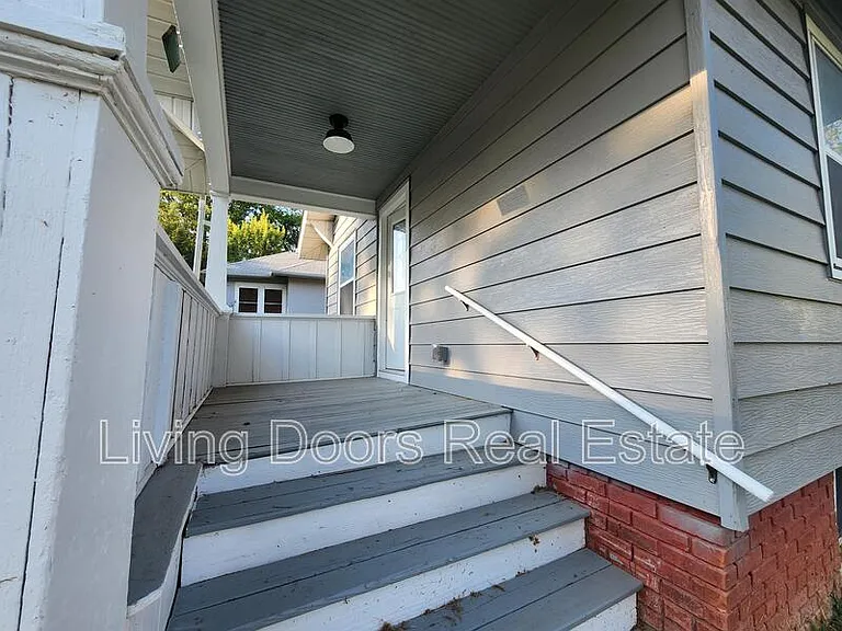 914 N 6th St — Photo 6
