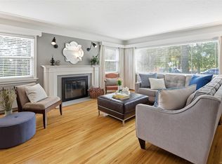 3511 Salsbury Way, Saanich, BC V8P 3K7