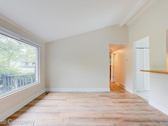 4th image of 30110 Fairfax St