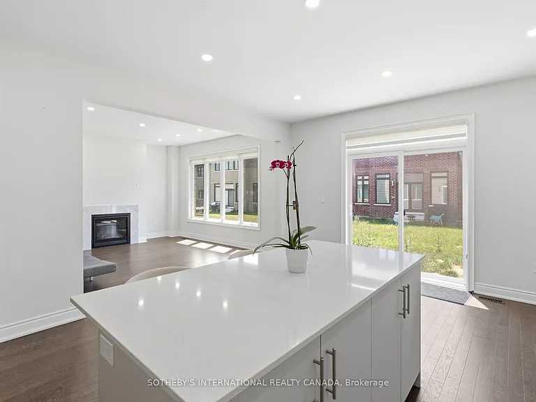 32 Bermondsey Way — Photo 11