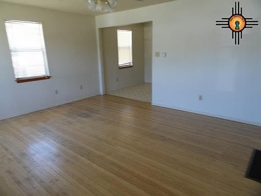 2nd image of 916 N Mesa St