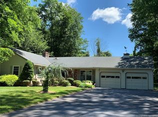 19 Surrey Ln, Branford, CT 06405
