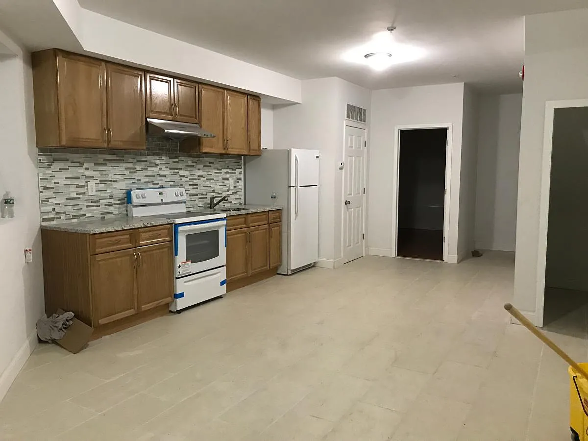2 bed, 1000 sqft, $1,300 — Photo 4