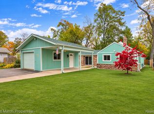 100 Danforth Dr, White Lake, MI 48386