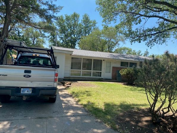 1409 Derby St, Salina, KS 67401