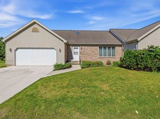 178 E Pioneer Rd, Fond Du Lac, WI 54935