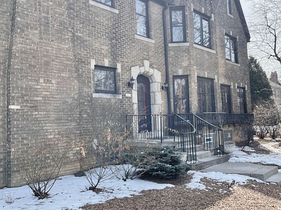 2nd image of 2474 N Lake Dr