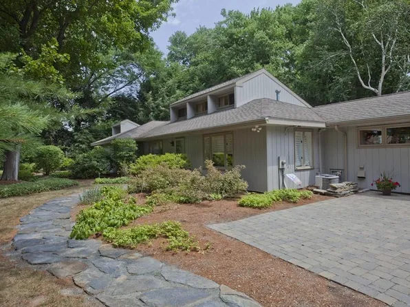 103 Prynnwood Rd, Longmeadow, MA 01106