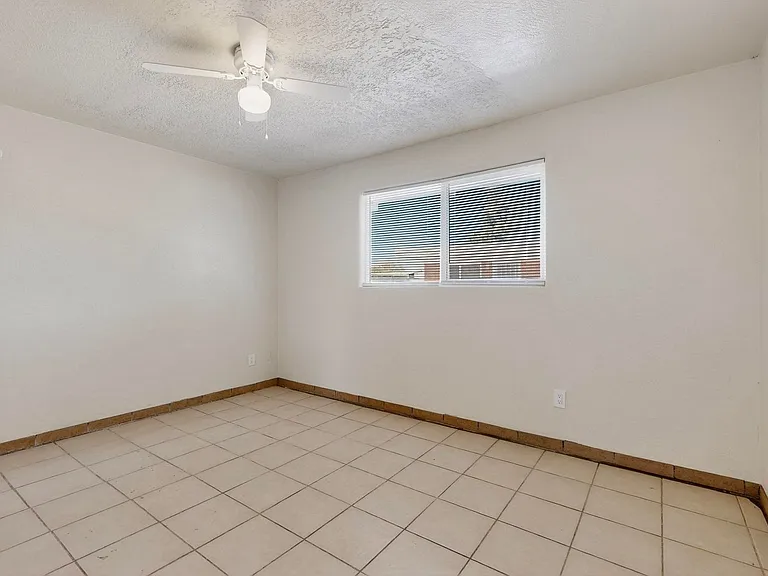 536 Cardenas Dr SE — Photo 44