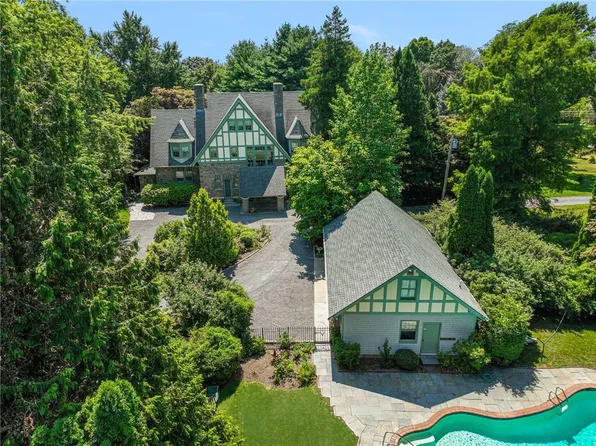 360 Rumstick Rd, Barrington, RI 02806