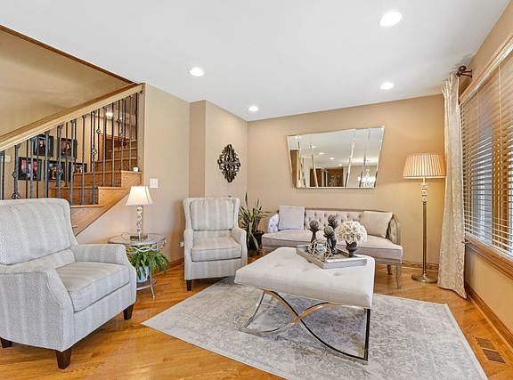2nd image of 4851 N Crescent Ave