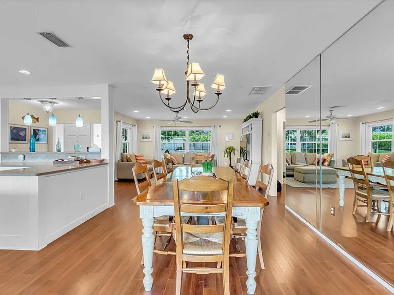 2732 Valencia Dr — Photo 20