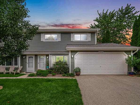 34036 N White Oak Ln, Gurnee, IL 60031