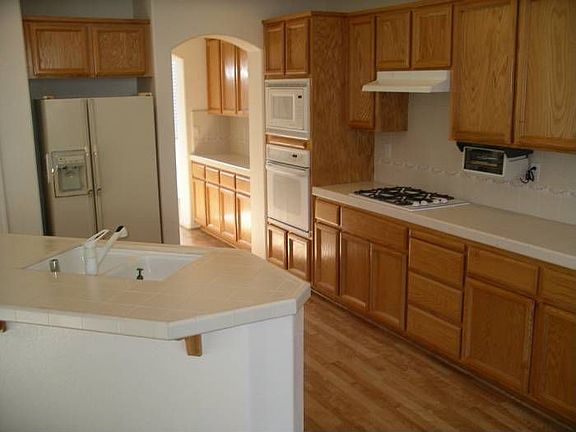 Kitchen w/buttler area