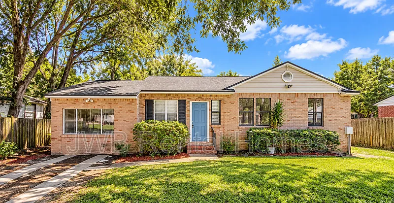 768 Gardenia Ln
