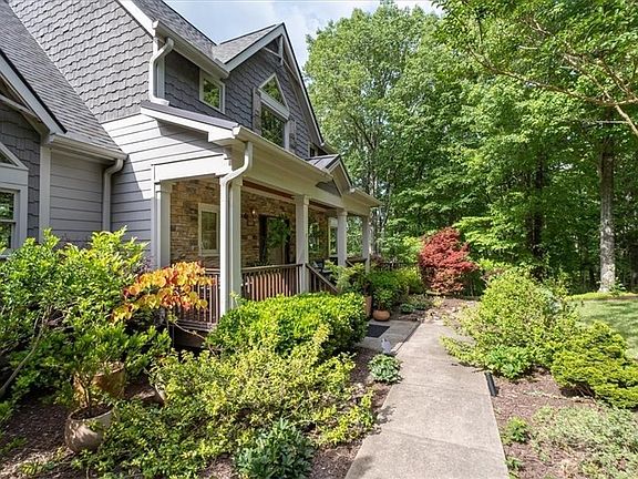 4th image of 270 Mosswood Ln W
