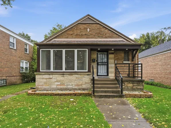 7450 S Bennett Ave, Chicago, IL 60649