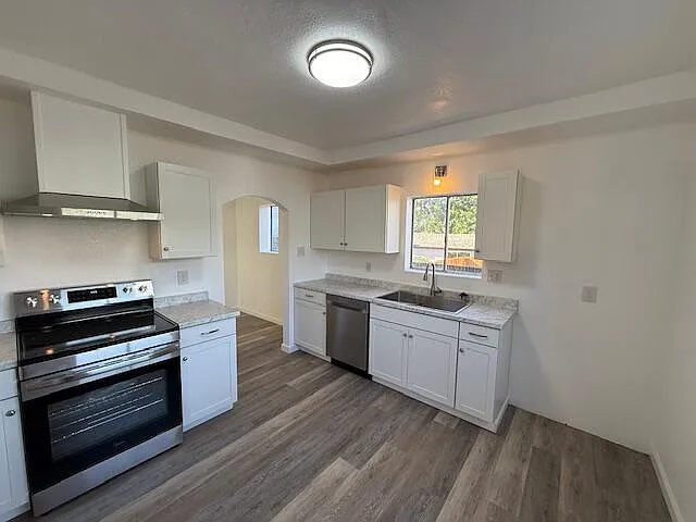 4 bed, 2.5 bath, 1700 sqft, $2,200 — Photo 3