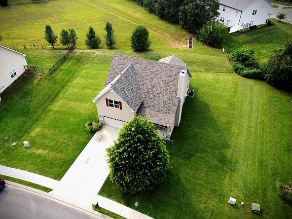 3rd image of 1711 John Lee Ln
