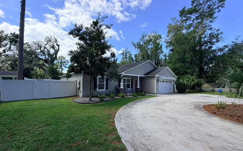 4 bed, 2.0 bath, 2196 sqft, $2,800 — Photo 3