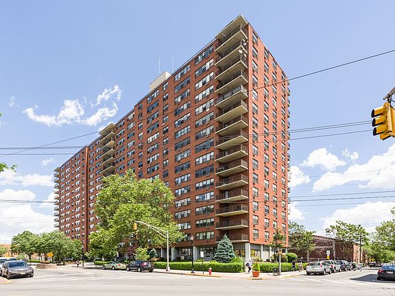 Full service luxury building