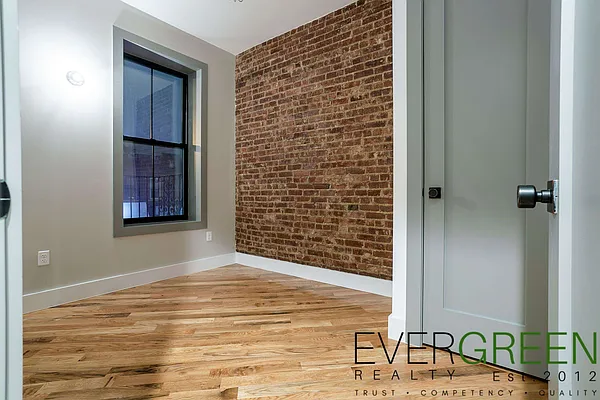 Rented by Evergreen Apartments BK | media 5