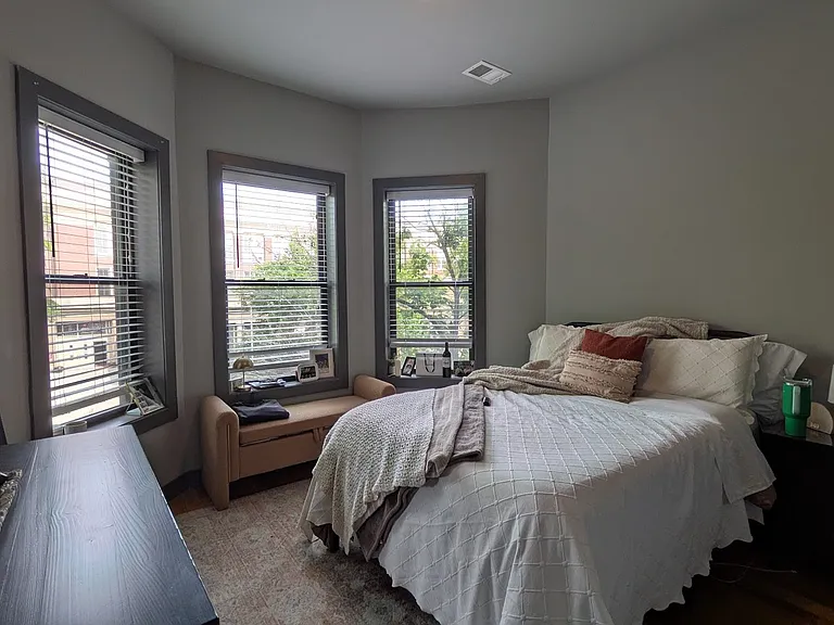 2852 N Seminary Ave #2 — Photo 8