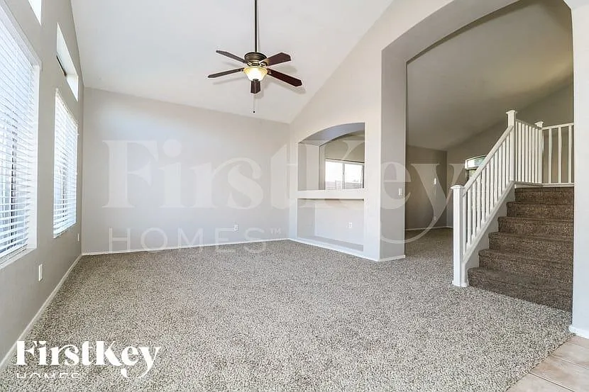 3 bed, 2.5 bath, 1749 sqft, $2,270 — Photo 2