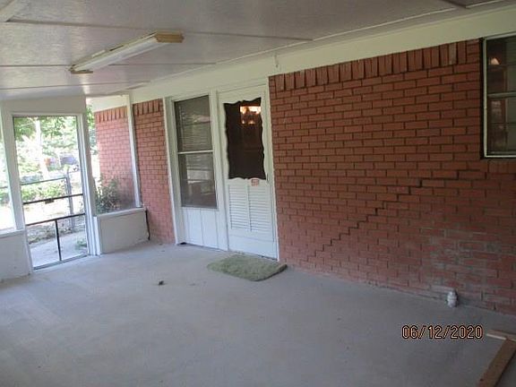 3rd image of 817 N Carrier Pkwy