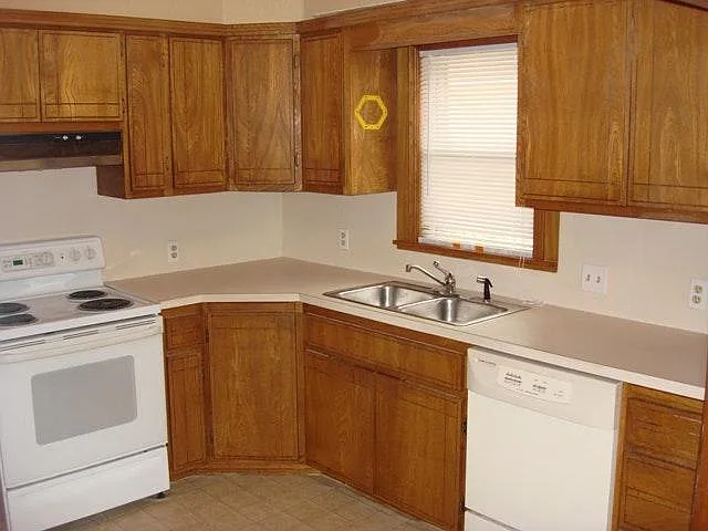 1129 W Symmes St — Photo 3