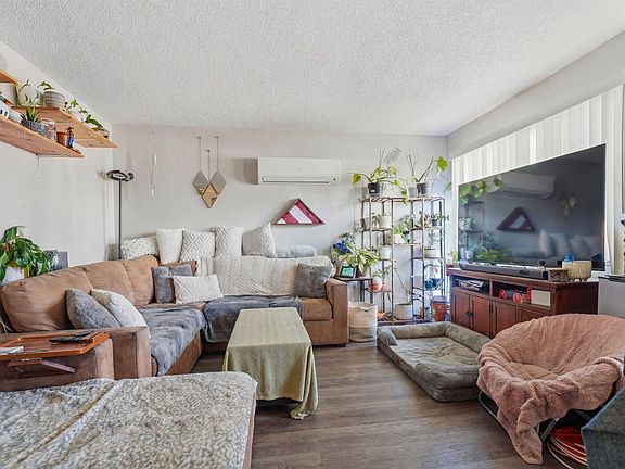 5th image of 1075 Le Brun Ln