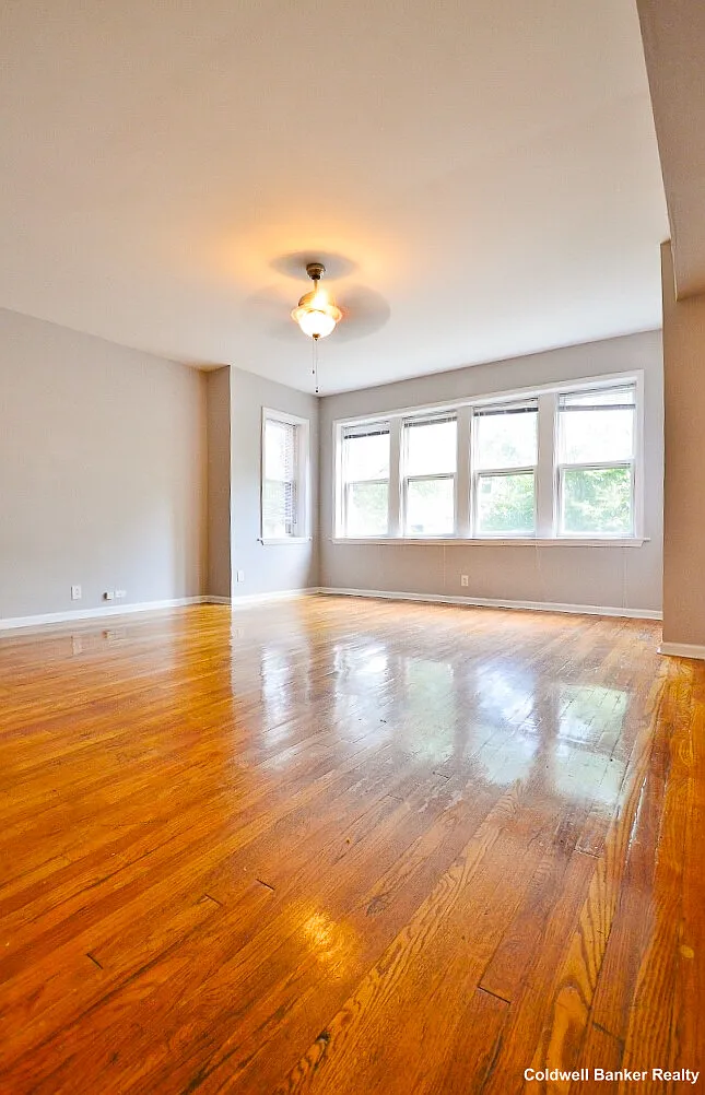 Building Photo - 2510 N Harding Ave #2N