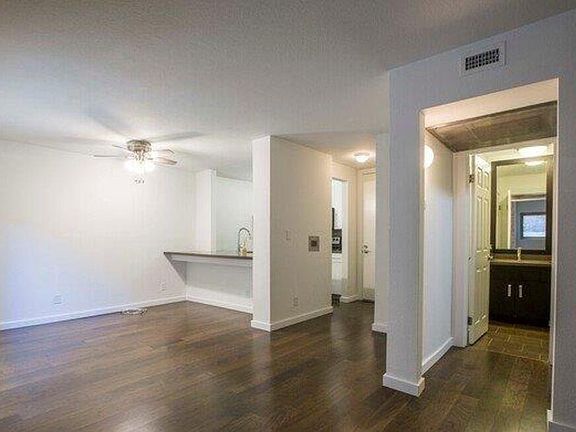5th image of 141 S Clark Dr APT 118