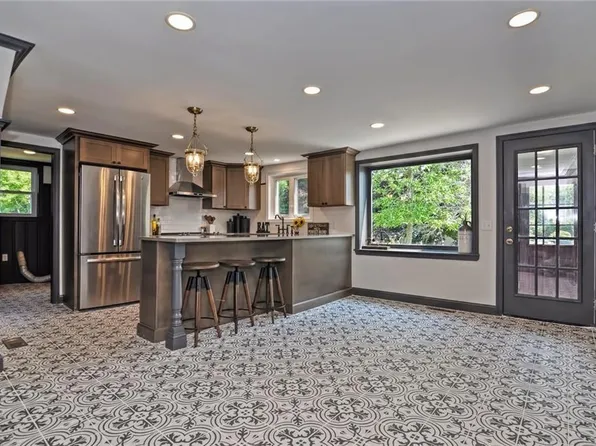 349 Market St, Warren, RI 02885