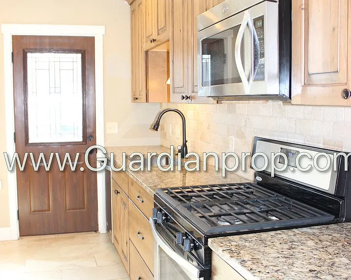 2516 W 98th St — Photo 5