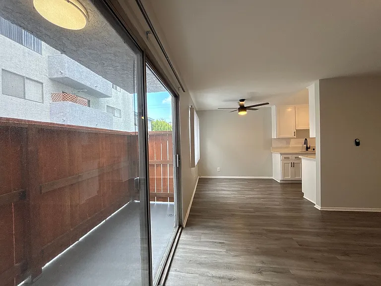616 North Sweetzer Avenue — Photo 13