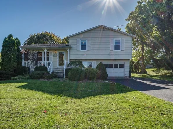 4030 Douglas Heights Dr, Canastota, NY 13032