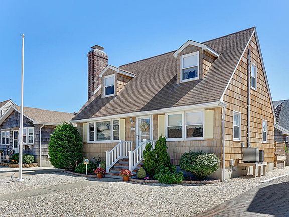 2nd image of 329 Gerard Ave