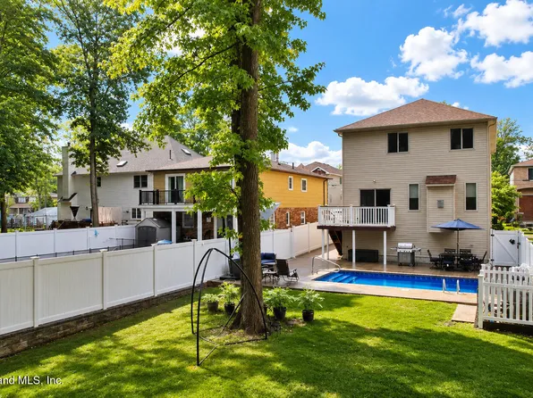 246 Detroit Ave, Staten Island, NY 10312