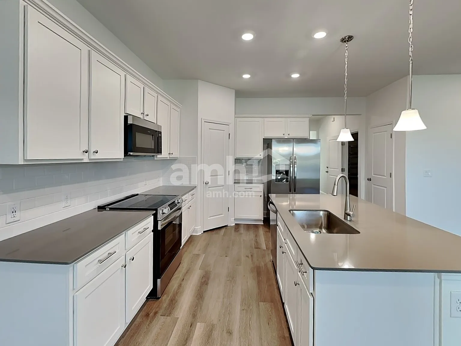 4 bed, 2.5 bath, 2297 sqft, $3,100 — Photo 3