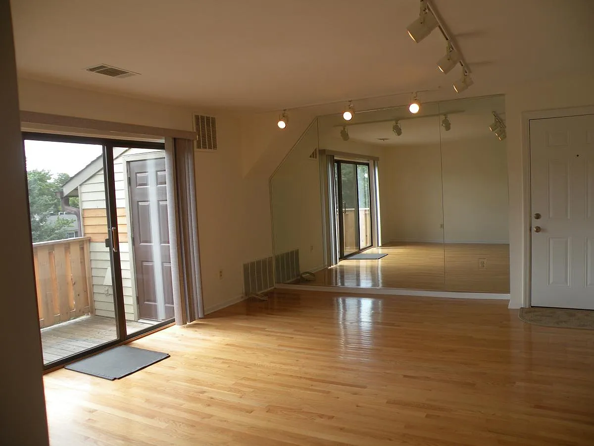 2 bed, 995 sqft, $2,000 — Photo 2