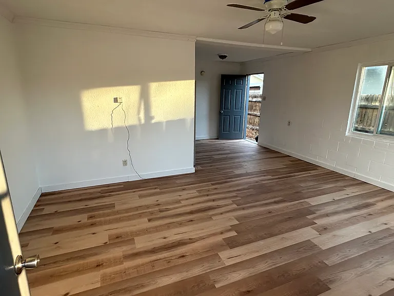 621 W Apache St #1/2 — Photo 3
