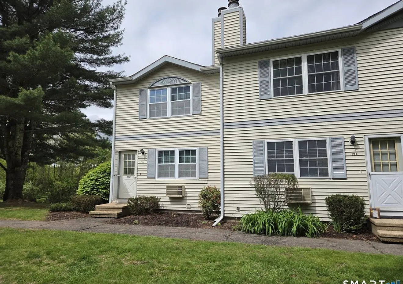 2 bed, 1.5 bath, 1164 sqft, $2,200 — Photo 2