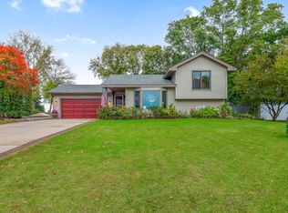 6613 49th Street Ct N, Oakdale, MN 55128