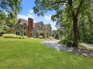 15 Carriage Dr, Easton, CT 06612